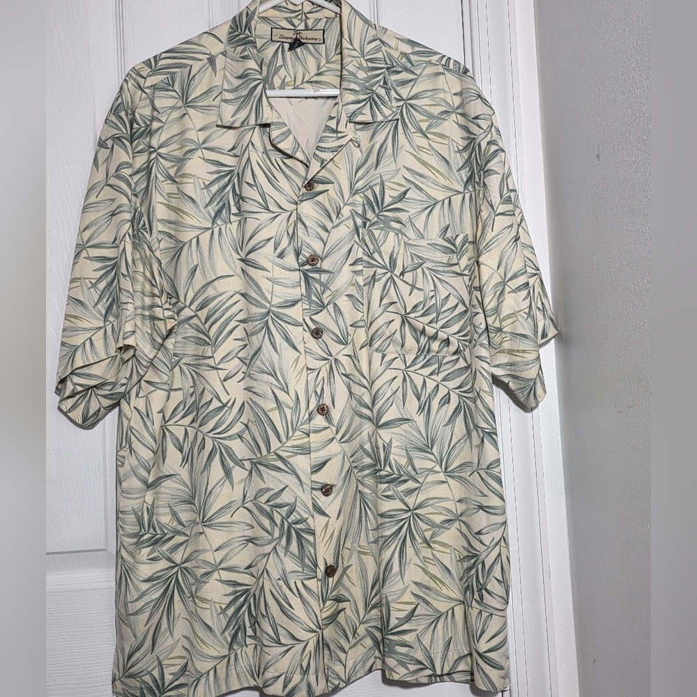 Tommy Bahama Silk Floral Camp Shirt Size Large Short Sleeves Chest 24" - Picture 2 of 6